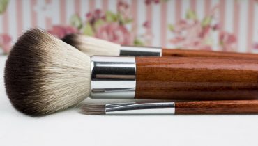 how to dry makeup brushes quickly